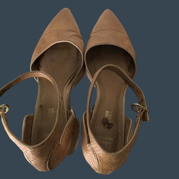 Clarks- Women's Tan Pointed Toe Ankle Strap Heels Size 9 - Picture 5 of 10